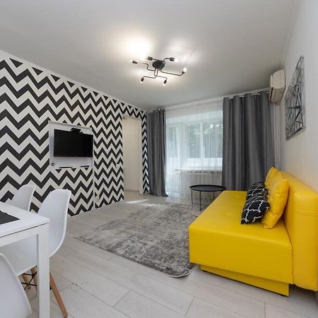 Flat 24 On Lesi Ukrainki 12 With 1 Bedroom キエフ エクステリア 写真