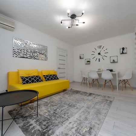 Flat 24 On Lesi Ukrainki 12 With 1 Bedroom キエフ エクステリア 写真